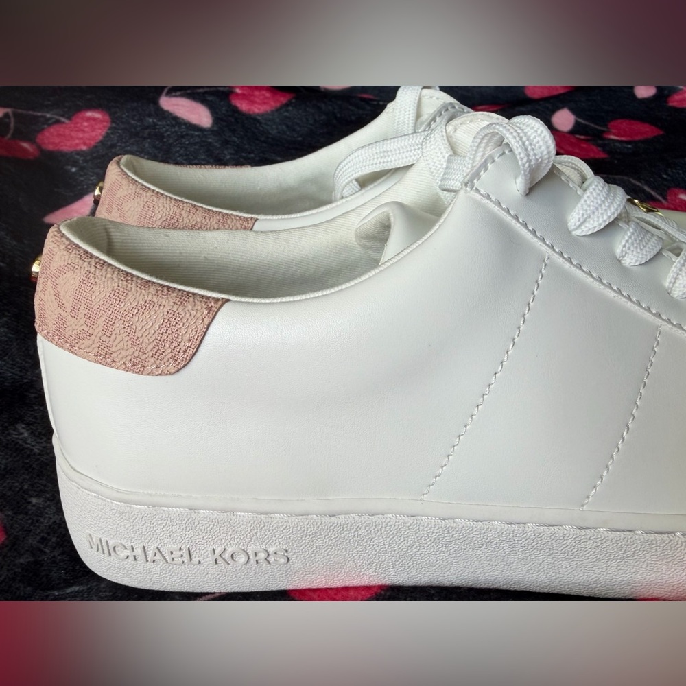 NWT Michael Kors White Sneakers with Blush Heel Tab and Gold Logo  SIZE 8.5M - Picture 3 of 7